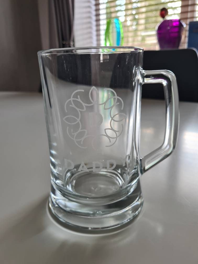 Personalisiertes Glas, mehrere Designs und Glasarten – Weinglas, Pint und Bierglas, Whisky, Champagner, Gin, Latte – gravierte personalisierte Geschenke