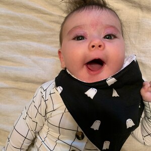 Babyhug Bib Velcro Closure Whale Patch - Multicolor