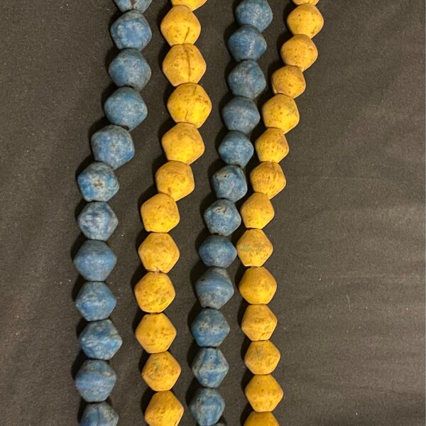 Collier Ancien En Perles De Verre Fouillées - 62 Cm - Période Pré-romane Ou Islamique