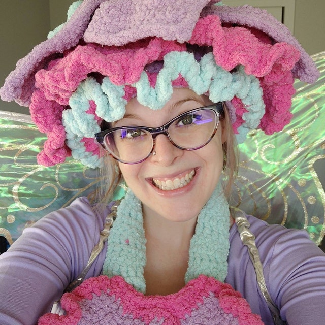 Twisted Daffodil Flower Crochet Hat Pattern. Digital