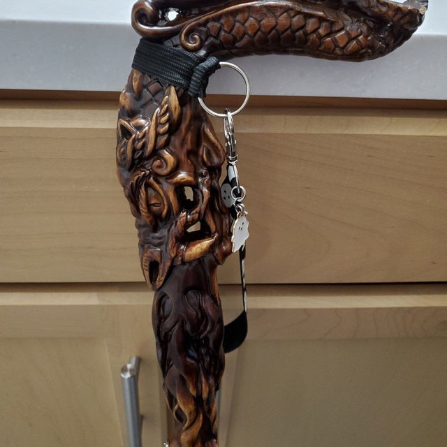 手彫り杖 Amazon.co.jp: ステッキ おしゃれ 男性 パンロン彫刻入り滑り