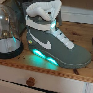 nike air mag logo