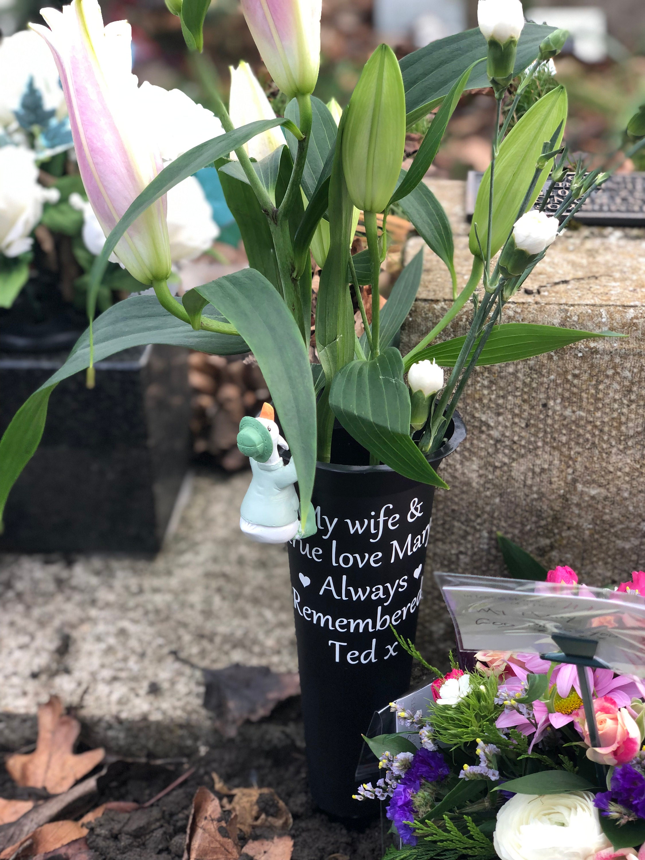 Personalized Memorial Flower Vase with Spike for Graves - Remembrance Gift for Grieving Loved Ones