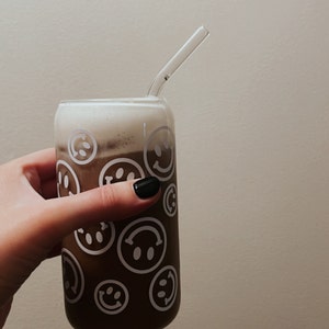 Melted Smiley Face Iced Coffee Glass Cup, Soda Can Glasses 16Oz Glass Cups  With Smiley Faces, Bamboo With Reusable Straw