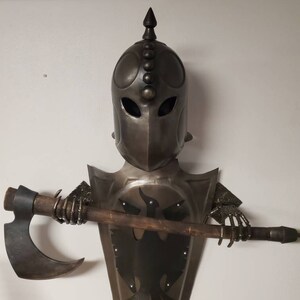 スケルトンハンズ斧壁掛け：手作りの鉄斧ホルダー - Etsy 日本