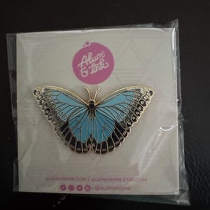 ブルーモルフォ蝶のエナメルピン - Etsy 日本