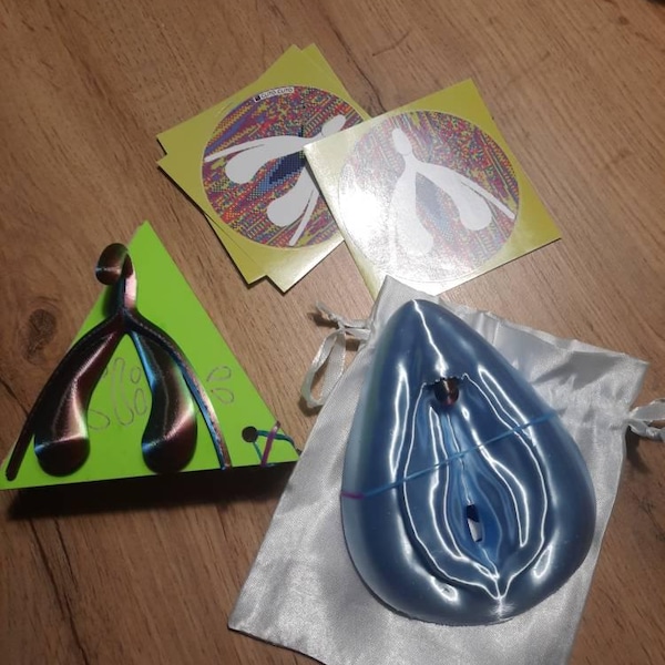 Clitoris Vulva Anatomy Model - Detachable 3D Printed, Life-size