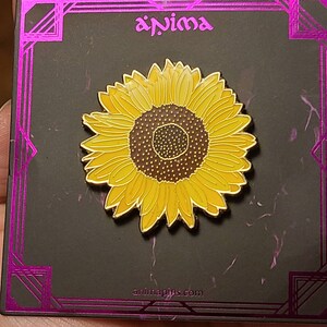 Gelbe Sonnenblume Brosche Zum Anstecken – Flower Power Accessoire Für Hippie-Kostüm | Party & Karneval
