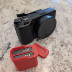 Ricoh GR III / Iiix - Dual Battery Holder With Magnetic Lock