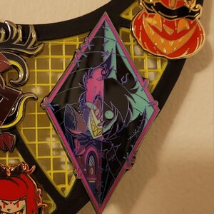 アラスター・ザ・ラジオ・デーモン ピンバッジセット 3インチ - Etsy 日本