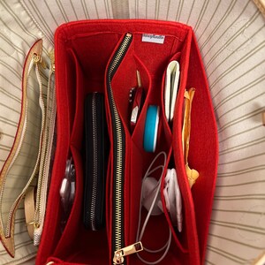 Can you cinch the Neverfull with a Samorga organizer inside? 