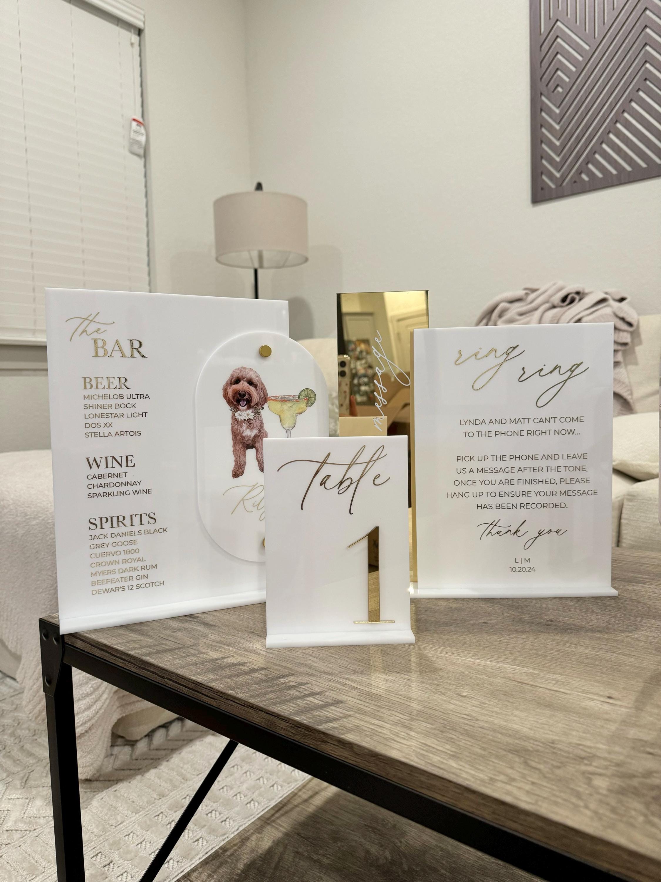 Tischnummern für Hochzeiten - Weiße Acryl-Tischschilder mit 3D-Goldspiegel - Tischdekoration für Hochzeiten - Tischnummern mit Ständern - Tischdekoration für Hochzeiten