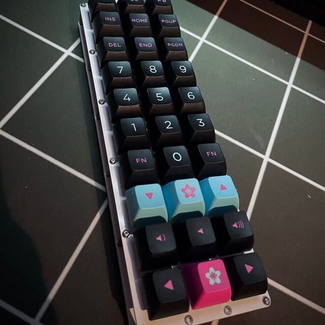 RGB または標準の Gherkin 30 キーおよび Gnapkin 36 キー PCB または