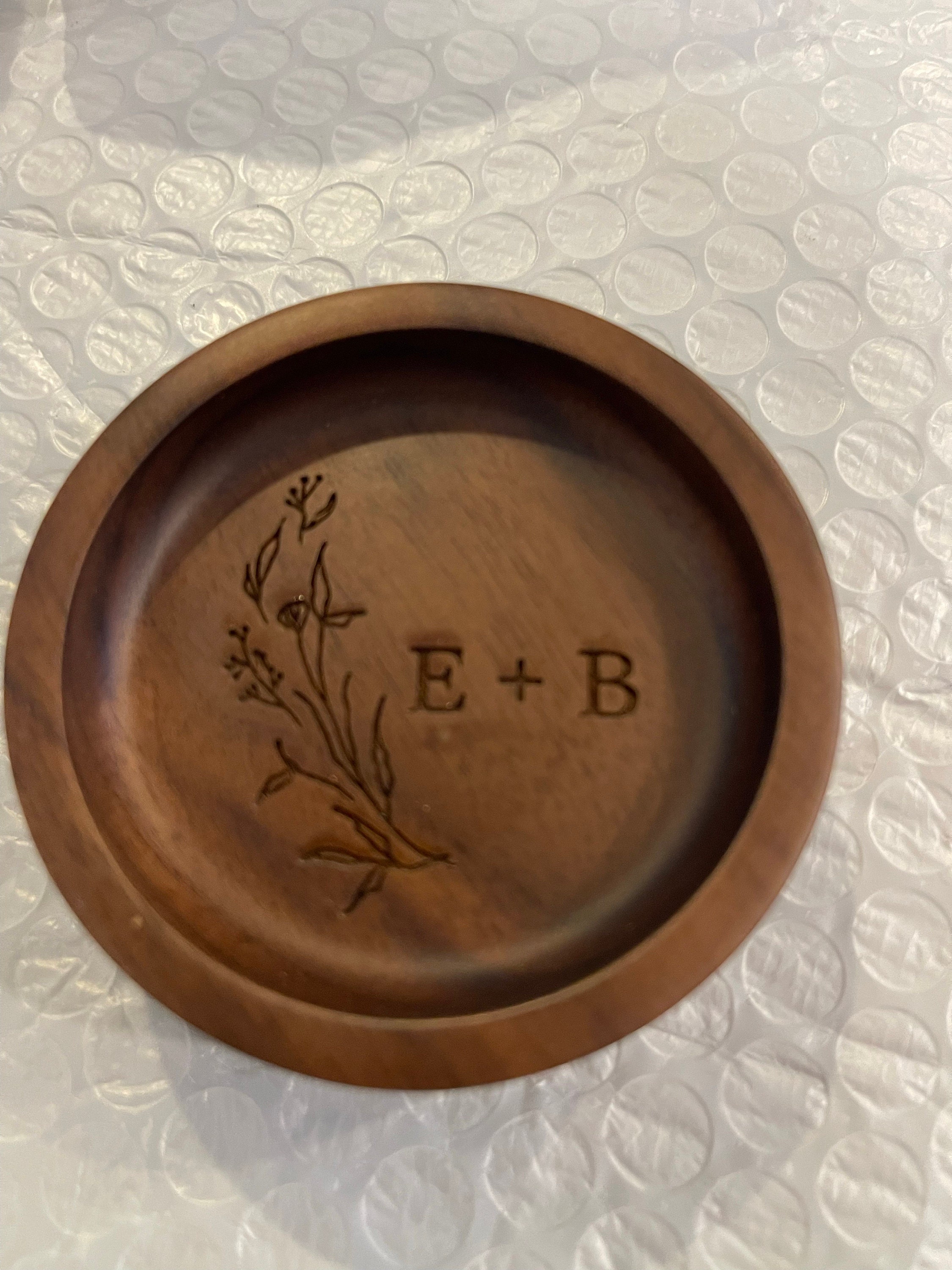 Custom Round Wood Ring Dish, Engagement Ring Holder, Personalized Wedding Ring Dish, Wedding Gift, 5th Anniversary Gifts, Gifts for Newlywed