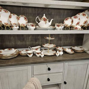 Vintage 1962 Original Backstamp Royal Albert Dinner Service for 8