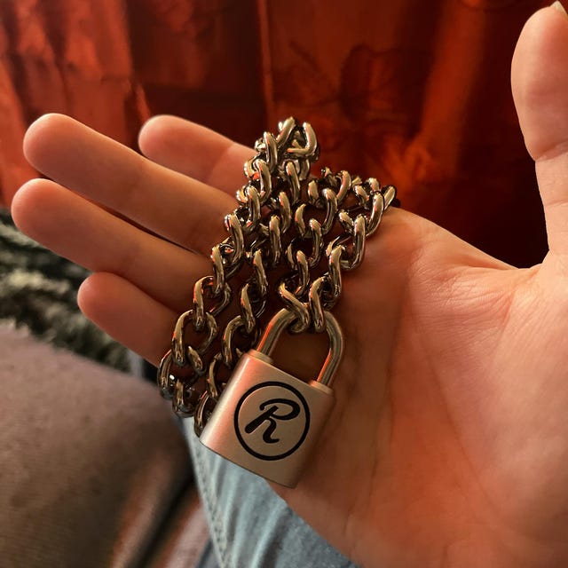 The Original Sid Vicious 'R' Padlock Chain Necklace With 2 Keys The Original Sid Vicious 'R' Padlock Chain Necklace With 2 Keys