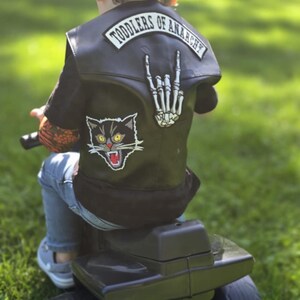 TODDLERS OF ANARCHY (ワッペンのみ) - カスタムメイド刺繍ワッペン