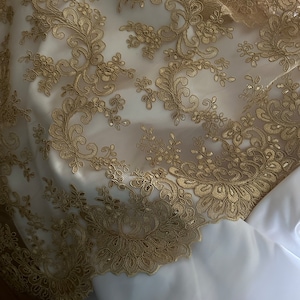 Sunbe Shine - Nastro in pizzo con paillettes e paillettes, per decorazione di abiti da sposa, 5 m (oro