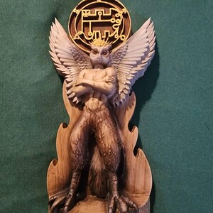 木製のストラスのフクロウの悪魔の像、ゴシックシジル祭壇の装飾悪魔