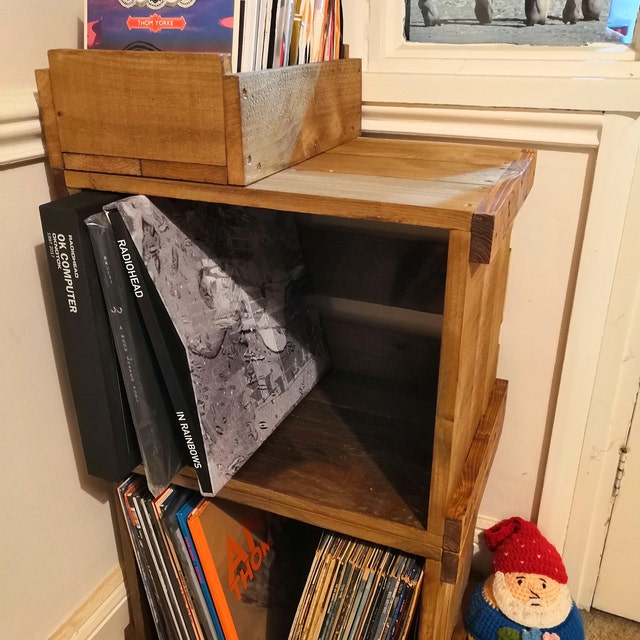 Navaris Caja de discos de madera, caja de almacenamiento de álbumes de  vinilo, caja de madera con tablero de pizarra - Capacidad para hasta 80  discos