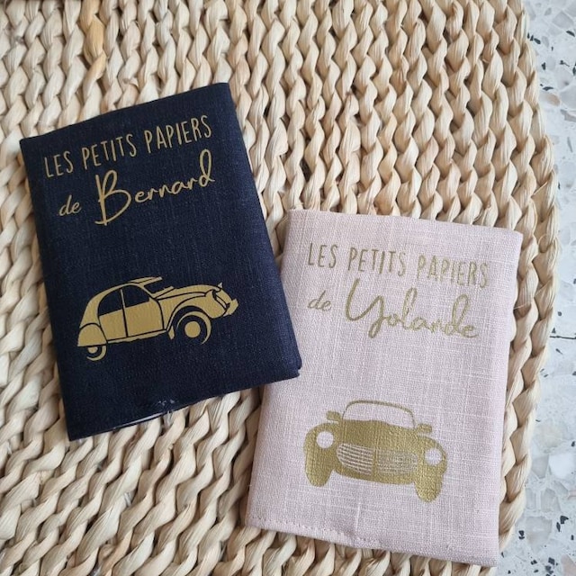 Photo 6 - Porte carte-grise en cuir DS - Fête des Mères. 15 idées cadeaux  pour les passionnées d'autos