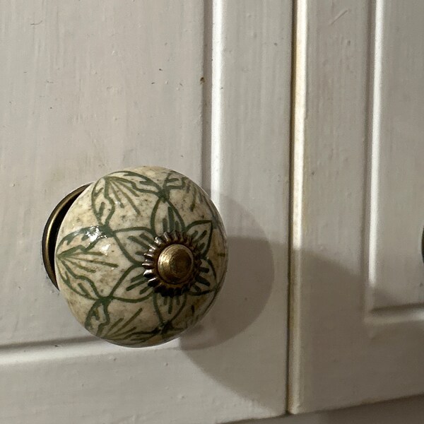 VEGCOO 8-Pack Green Ceramic Cabinet Knobs – Vintage Floral Drawer Handles For Furniture