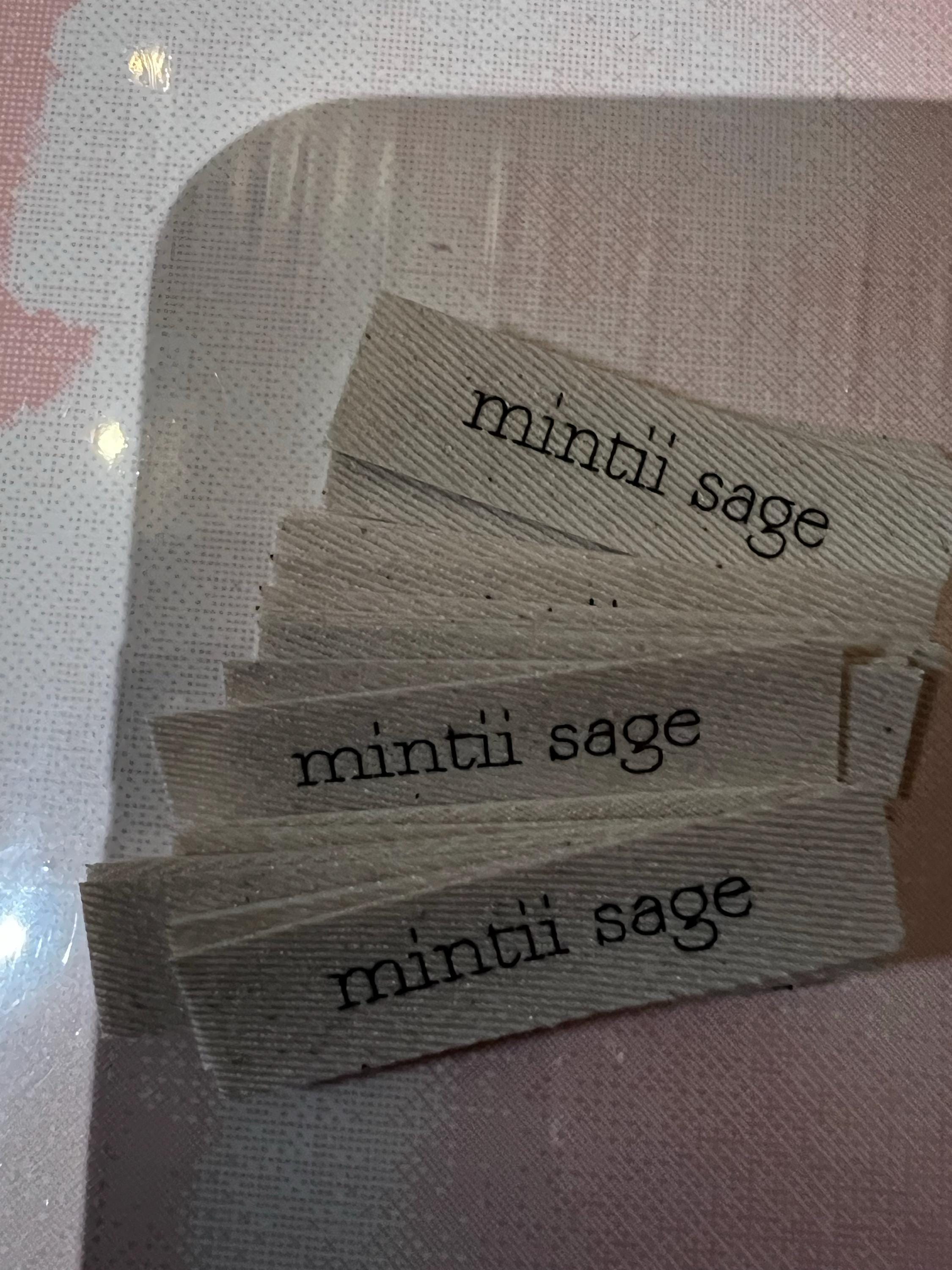 Namensetikett aus Stoff, Bio-Naturbaumwolle, personalisiert, individueller Text – vorgeschnitten, 13 mm x 50 mm