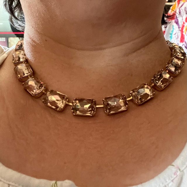 特別価格 アナ・ウィンター風チェコクリスタルネックレス 18×13mm