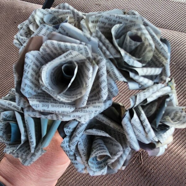 6 Paper Roses, Book Page Flowers, Bookish Wedding Decor, Paper ...