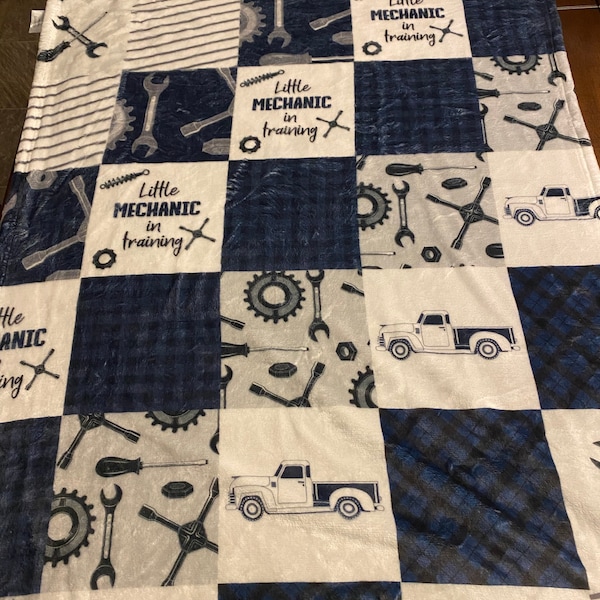 Mechanic Pattern Print Bed Set Quilt