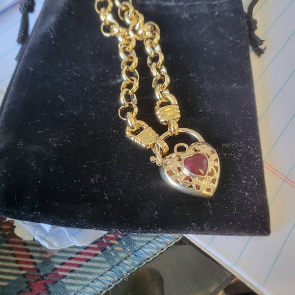 Belcher Heart Padlock Bracelet In 9ct Yellow Gold &ndash; Wallace Bishop