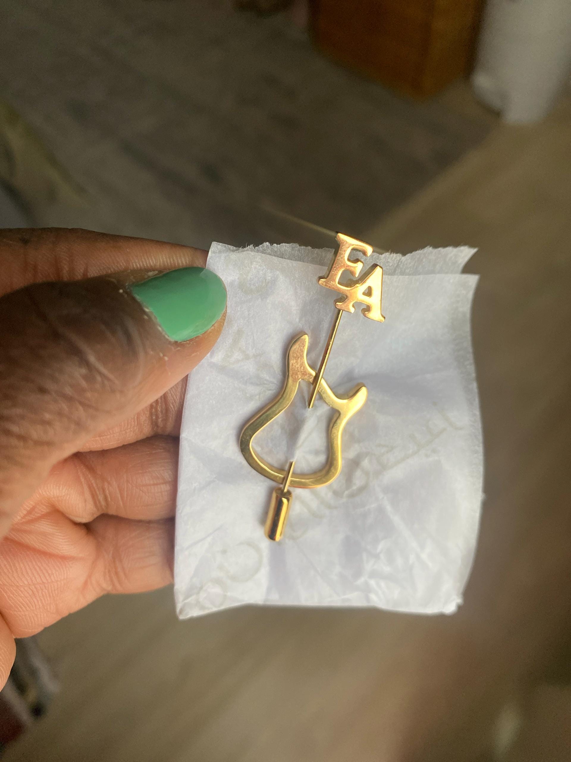 Custom guitar Lapel Pin, Wedding Lapel Pin, Initials Pin for a music lover, Bride to groom gift, Men Brooches, Suit Accessories Badge
