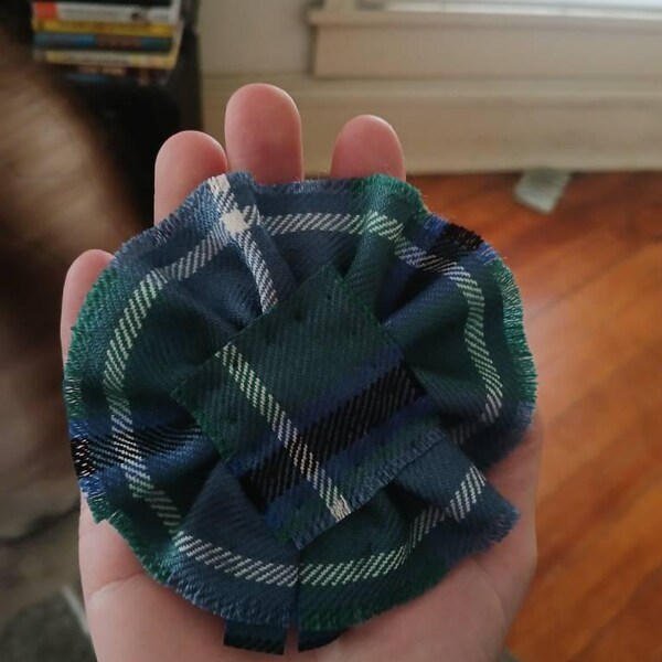 Colquhoun Modern Tartan, Scottish Blossom, Wool Tartan Rosette to ...