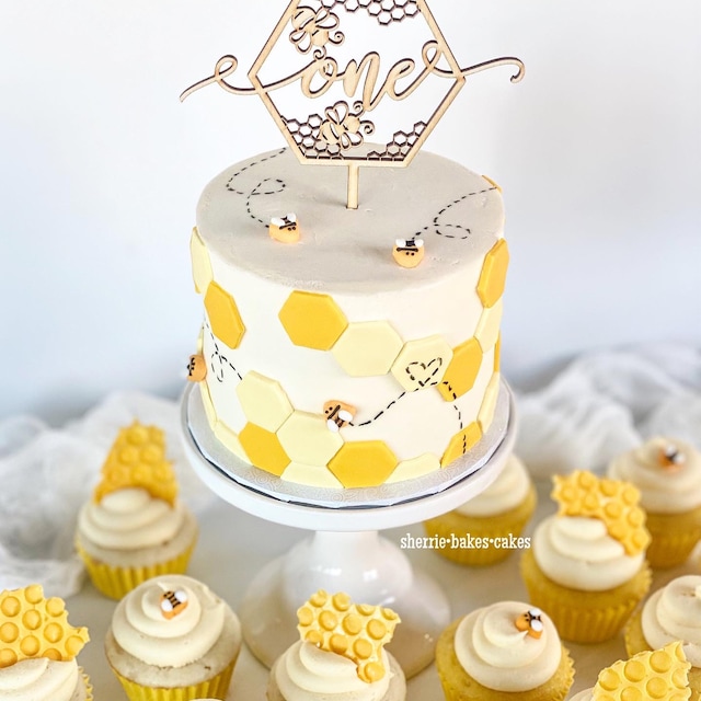 Custom Bee cake topper, Bumble bee birthday cake topper, First bee day –  Thistle and Lace Designs