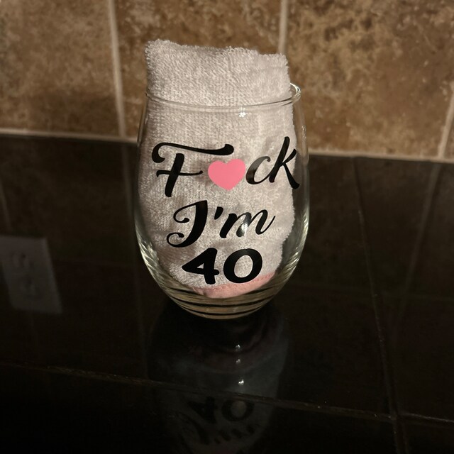 40th wine glass. 40th birthday gift. 40th gift. 40 wine glass. 40 gift. 40  birthday gift. 40 and fabulous wine glass. Fabulous at 40 glass
