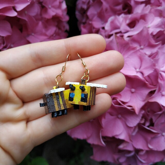 Minecraft Block Earings ~ With free Bee~! (FREE) - Payhip