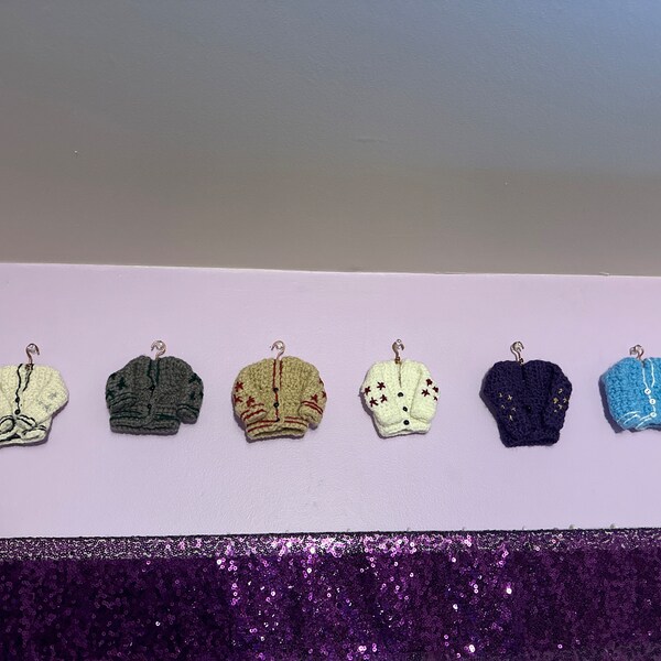 Handmade Folklore Cabin Special Edition Beige and Red Star Mini