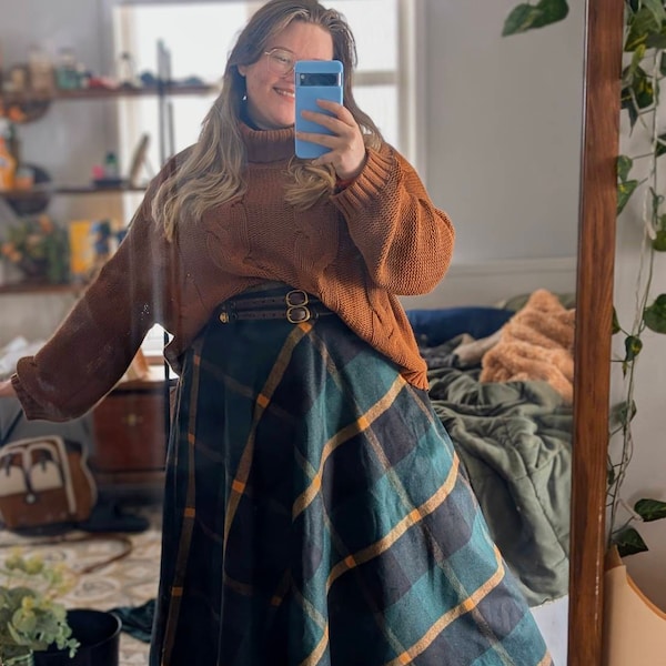 Folds Wool Skirt