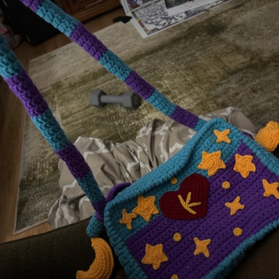 retro crochet crossbody bag with lined interior ^^^ black main image 0