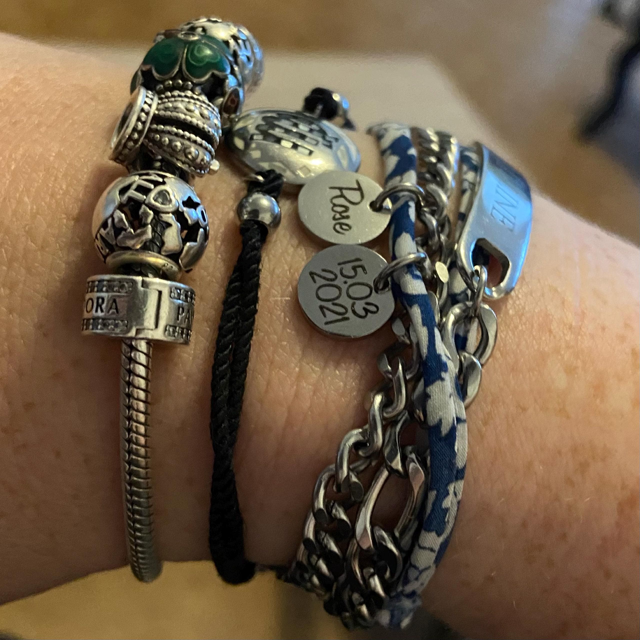 Personalized bracelet, 2-turn liberty cord with engraved medals and charm, Gift for Mom, Grandma, Godmother, Birth jewelry, Christmas gift