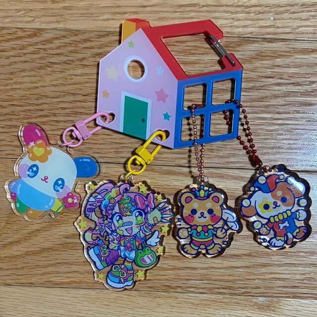 DECORA GALS ドキレインボー ネオデコラ系アクリルキーホルダー | 日本