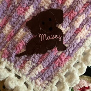 Queen In Gold Embroidered Gown And Tiara | Stable Diffusion Online - Foto 9