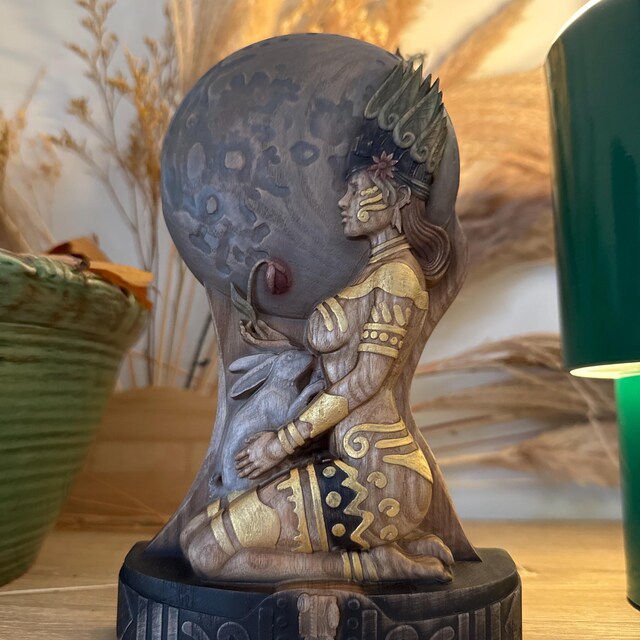 イシュチェル像：マヤの月の女神の木彫り、神聖な女性の祭壇 - Etsy 日本