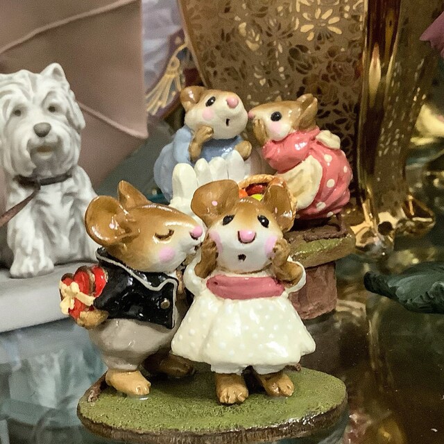 Wee Forest Folk M-456 Lover's Knot in Winter, Retired