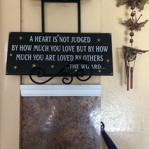 Autocollant Mural Vinyle Citation Wizard Of Oz - Déco Citation 'A Heart Is Not Judged By Love'