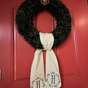 mardi gras boxwood wreath