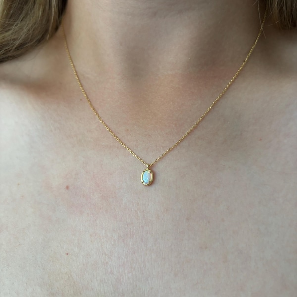 CLARA OVAL WHITE OPAL 18