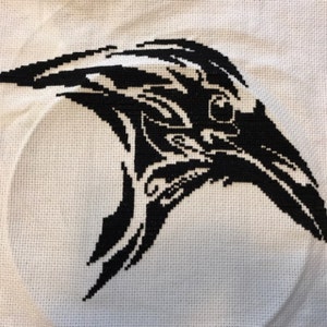 Ворон схема. Вышивка крестом брелок ворон. Схема вороны. Схема вышивки крестиком Эрик ворон. Схема ворон от совиного леса.