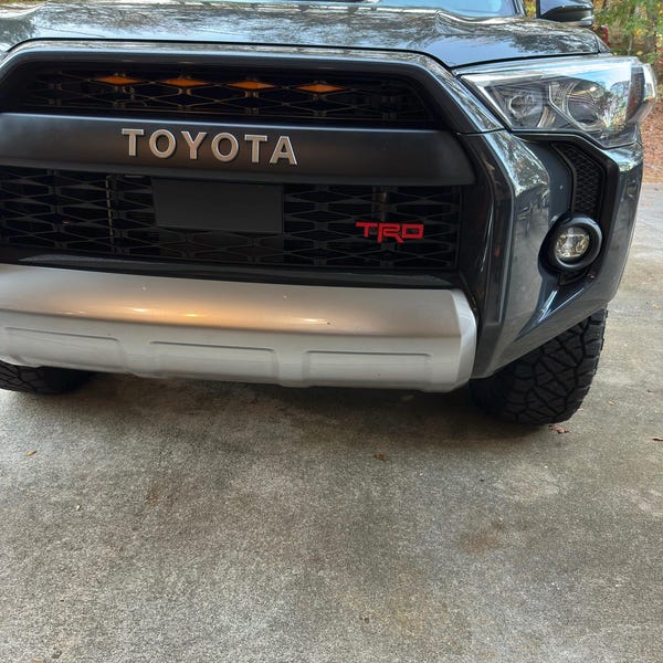 Tri-Color Grille Badge Emblem For Toyota 4Runner, Italy - Foto 14