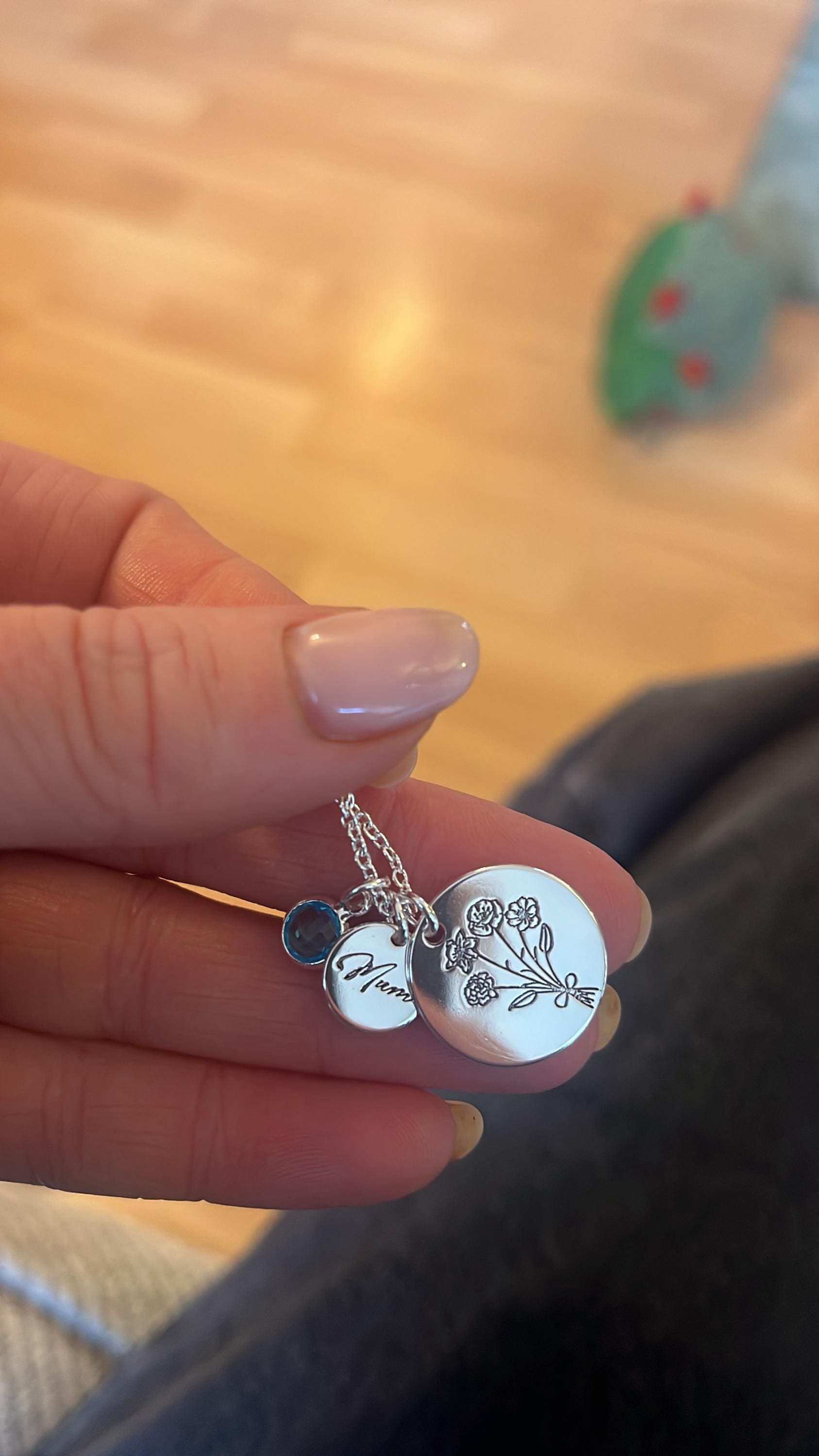 Family Birth Flower Bouquet Necklace, Engraved Birthflower Pendant, Mothers day Gift, Birthstone Jewelry, Valentines Gift, Birthday Gifts